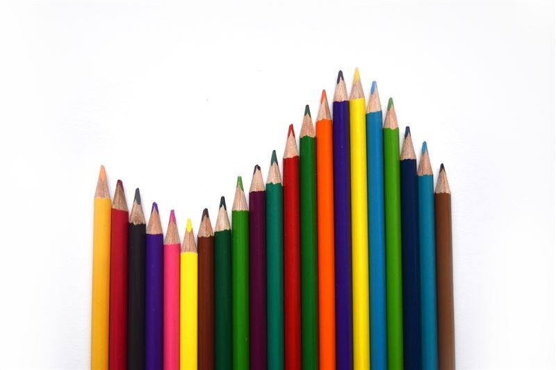 明るい色鉛筆のイメージ