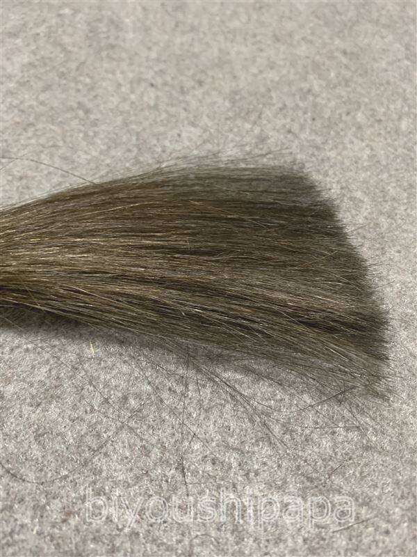 ロレアルパリエクセランスパリクチュール 7M ライト アッシュブラウンで白髪を染めた髪色